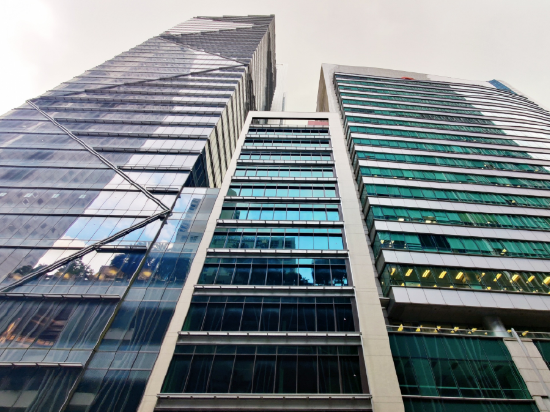 360配资网 新加坡繁忙街区一栋写字楼空置 折射出富豪们对地产投资的谨慎情绪